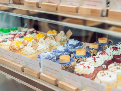 Cupcakes in Hanmade’s bakery display